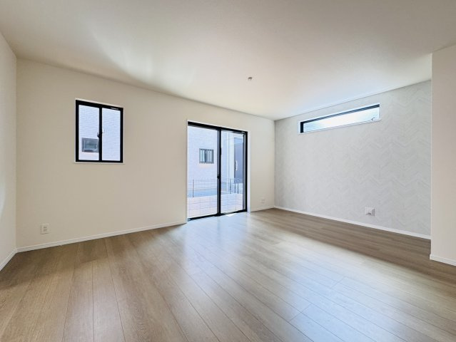 松戸市上本郷新築戸建【上本郷小学校：8分】の居間・リビング|17.5帖リビングダイニングキッチン