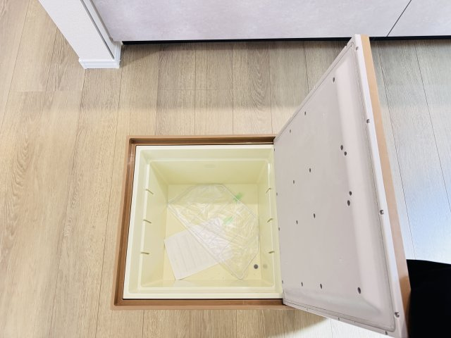 松戸市上本郷新築戸建【上本郷小学校：8分】のキッチン|キッチン床下収納