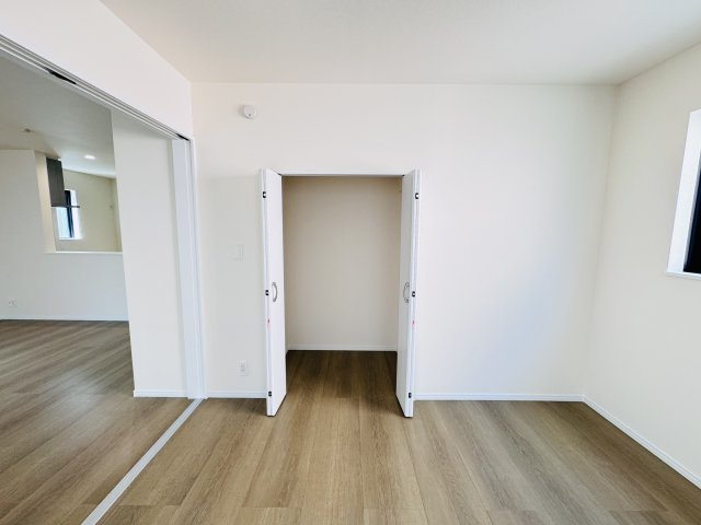 松戸市上本郷新築戸建【上本郷小学校：8分】の収納|1F5.25帖洋室収納