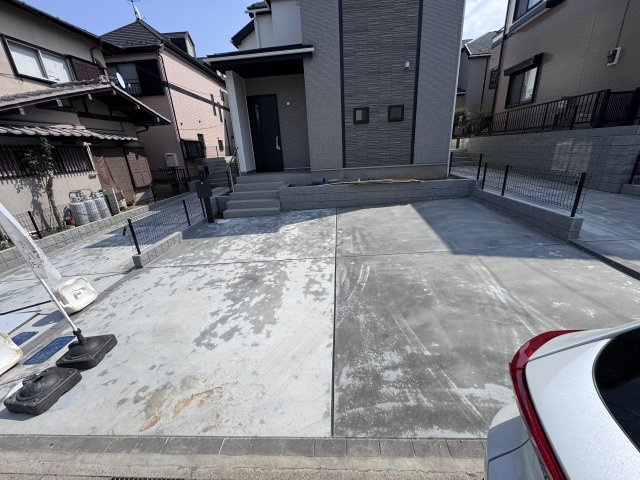 松戸市上本郷新築戸建【上本郷小学校：8分】の駐車場|A号棟駐車スペース・並列2台駐車可