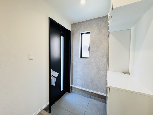 松戸市上本郷新築戸建【上本郷小学校：8分】の玄関|玄関ホール