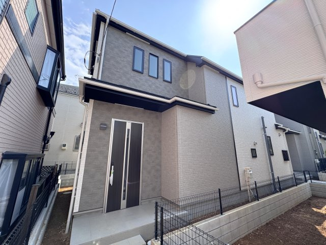 松戸市上本郷新築戸建【上本郷小学校：8分】の外観|C号棟外観・完成済み内覧可能です！