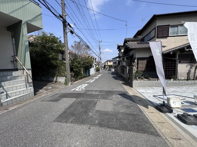 松戸市上本郷新築戸建【上本郷小学校：8分】の前面道路含む現地写真|北側前面道路・幅員約5ｍ
