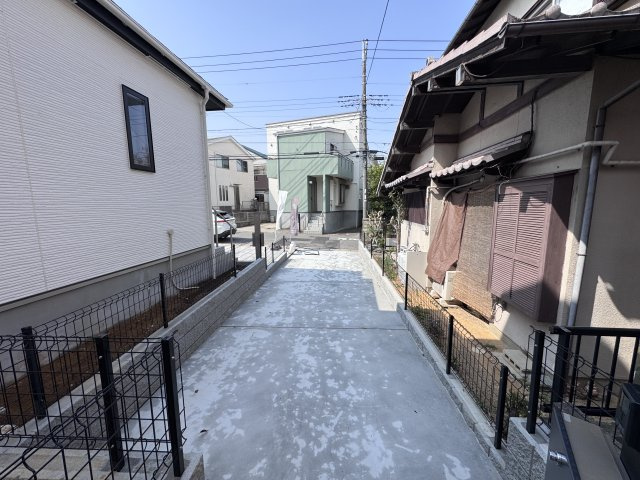 松戸市上本郷新築戸建【上本郷小学校：8分】の駐車場|C号棟駐車スペース・縦列2台駐車可