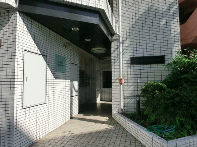 Uトピア高幡不動のエントランス