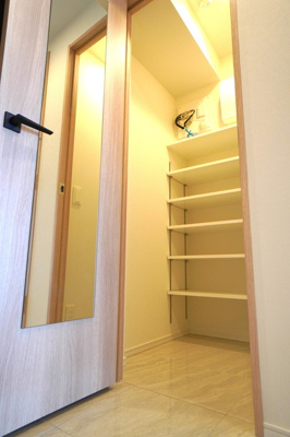 【収納】 | Ｊ．ＧＲＡＮ　Ｃｏｕｒｔ　品川西大井ＷＥＳＴ | ※写真は同タイプ住戸です。