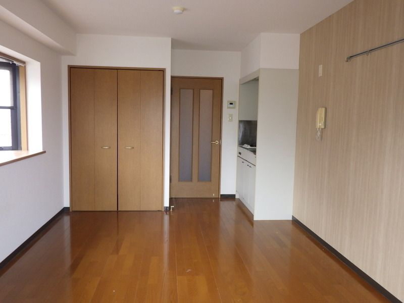 レーベンス八幡の居間・リビング