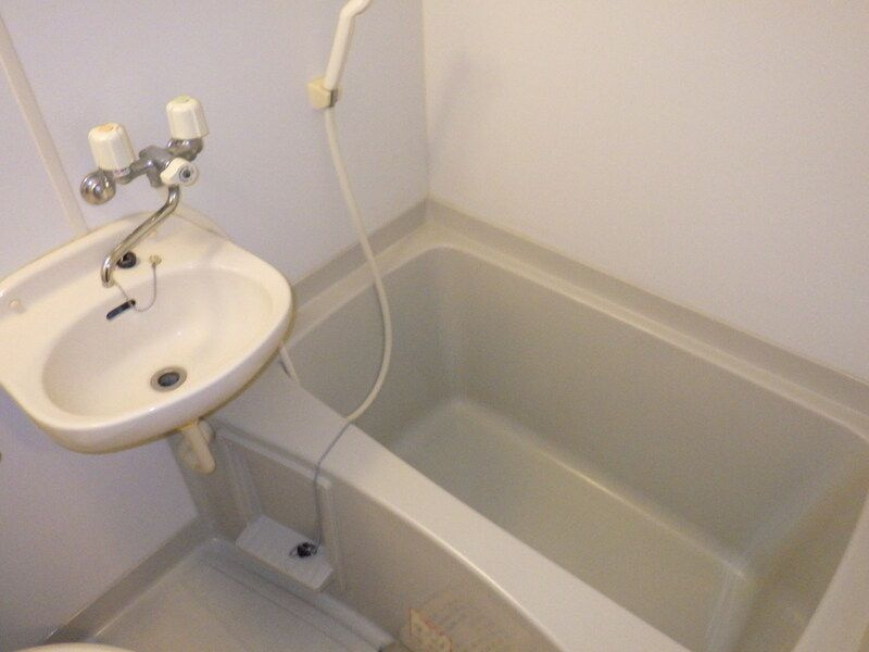 レーベンス八幡の浴室