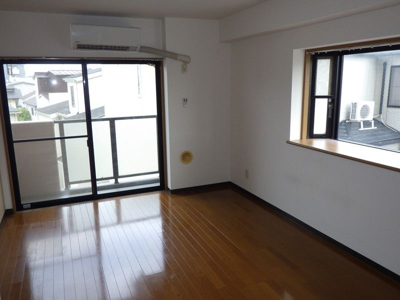 レーベンス八幡の寝室