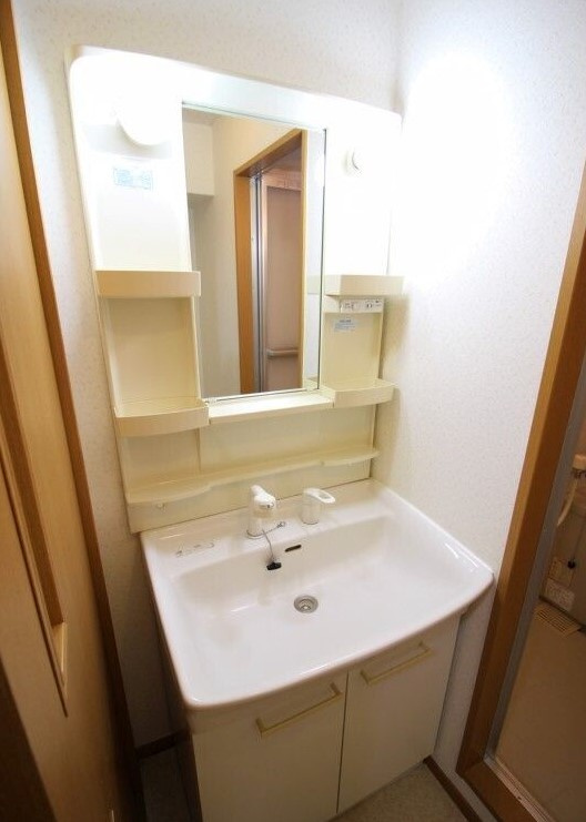 メゾンエトワールの洗面所|明るい洗面所です★