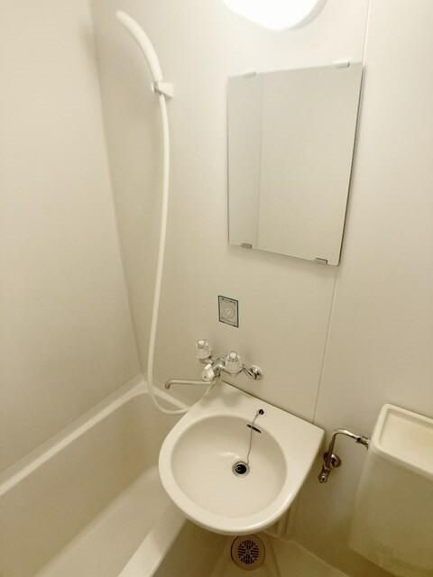 市川市新田２丁目の賃貸マンションの洗面所