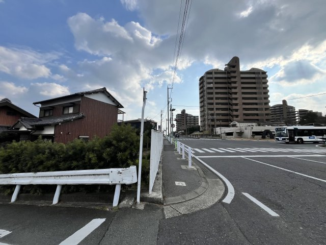 【前面道路含む現地写真】の画像