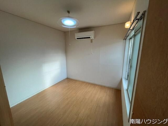 サン・パレスの洋室