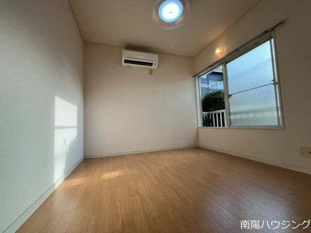 サン・パレスの洋室