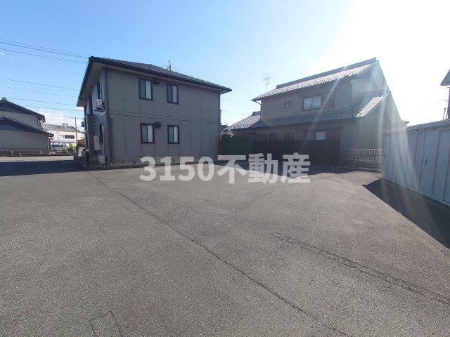 Salt Valley Court　Bの駐車場