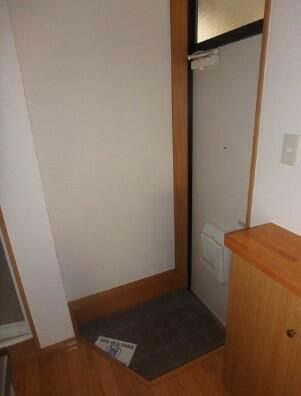 福田ハイツの玄関