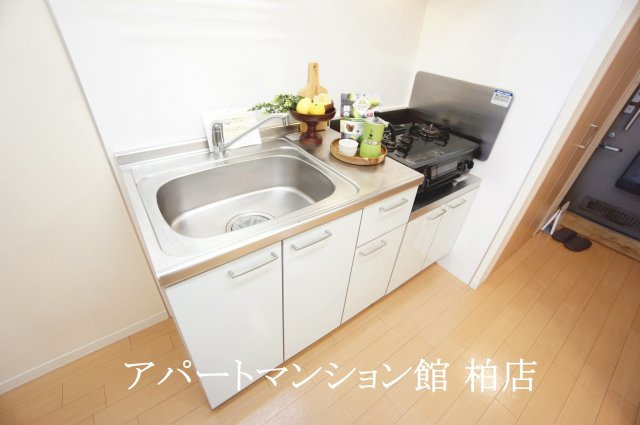 アプリコットアベニュー東台本町のキッチン|※別号室参考写真です