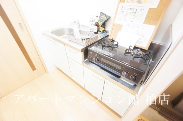 アプリコットアベニュー東台本町のキッチン|※別号室参考写真です