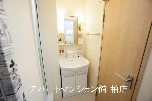 アプリコットアベニュー東台本町の独立洗面台|※別号室参考写真です