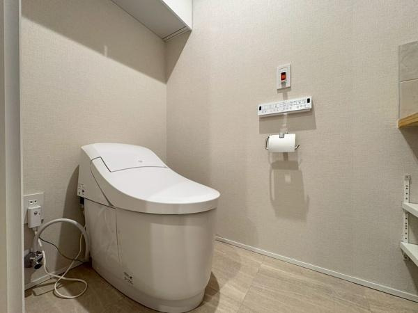 グローリオタワー横浜元町のトイレ|ホワイトカラーの多機能トイレ