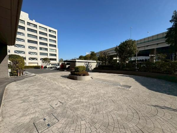 グローリオタワー横浜元町のその他共用部分|敷地内はとても綺麗に管理されています。