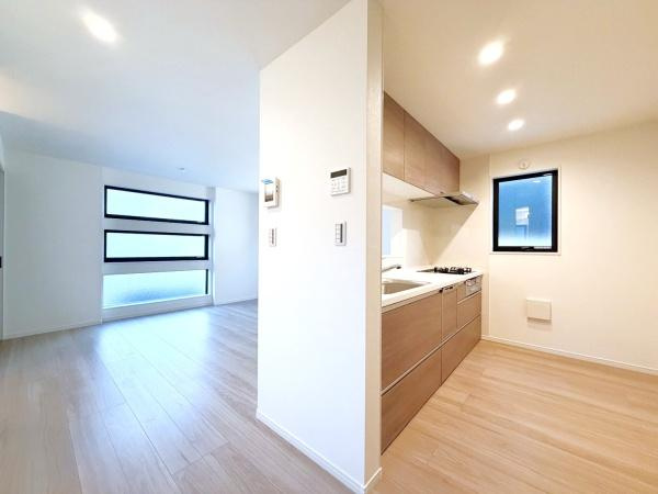 横浜市磯子区中浜町の新築一戸建の居間・リビング