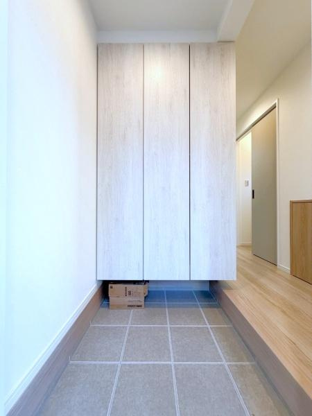 横浜市磯子区中浜町の新築一戸建の玄関