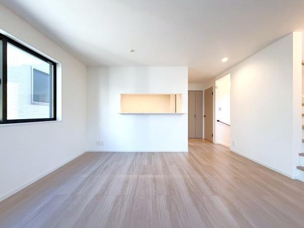 横浜市磯子区中浜町の新築一戸建の居間・リビング