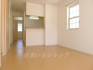 広島市安佐北区小河原町のアパートの居間・リビング|明るい角部屋