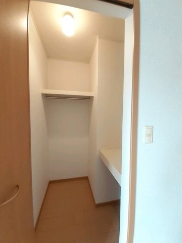 カトル・セゾン　Ⅰの収納|大きなスペースがあり、収納には困りません