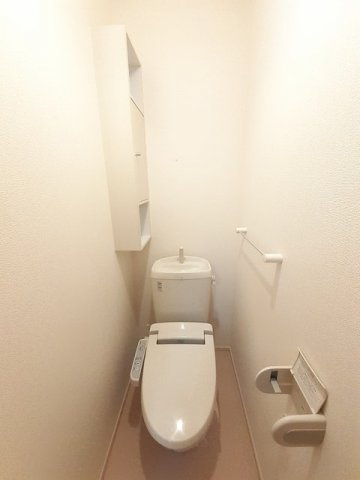 ストロベリーガーデンＢのトイレ|ゆったりとした空間のトイレです