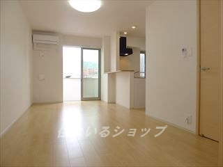 広島市安佐北区可部南５丁目のアパートの居間・リビング
