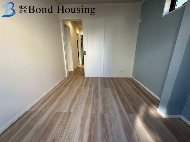 LDK約18.5帖でゆったり・２WAYアクセス可能　星陵台7丁目の洋室