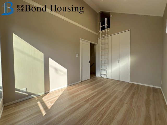 LDK約18.5帖でゆったり・２WAYアクセス可能　星陵台7丁目の洋室