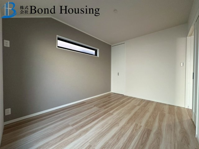 LDK約18.5帖でゆったり・２WAYアクセス可能　星陵台7丁目の洋室