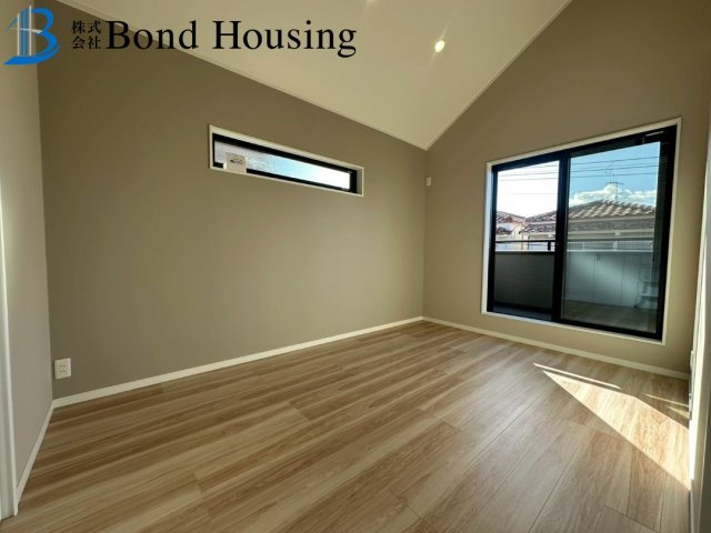 LDK約18.5帖でゆったり・２WAYアクセス可能　星陵台7丁目の洋室