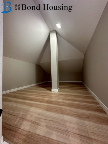 LDK約18.5帖でゆったり・２WAYアクセス可能　星陵台7丁目の洋室