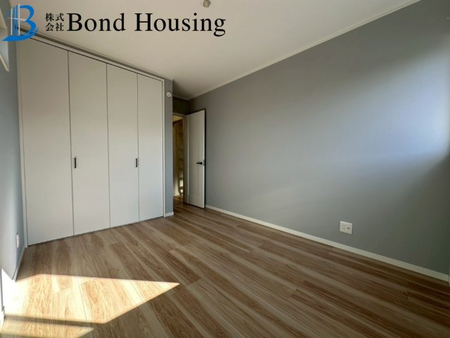 LDK約18.5帖でゆったり・２WAYアクセス可能　星陵台7丁目の洋室