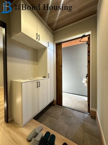 LDK約18.5帖でゆったり・２WAYアクセス可能　星陵台7丁目の玄関