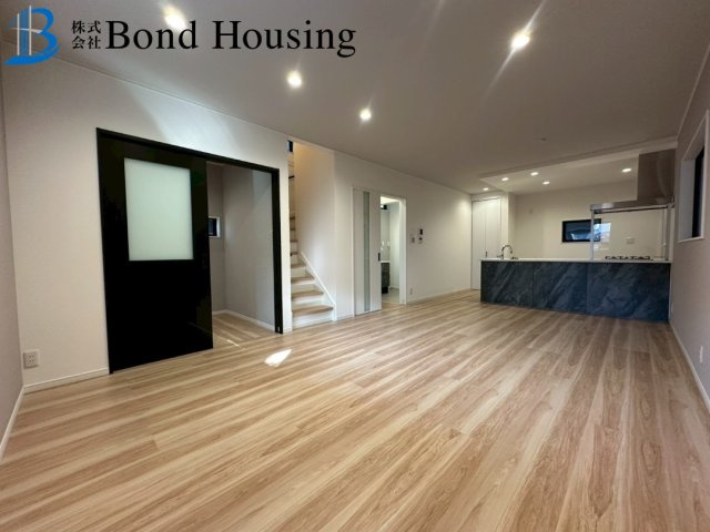 LDK約18.5帖でゆったり・２WAYアクセス可能　星陵台7丁目の居間・リビング