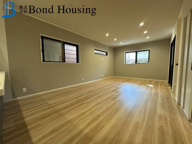 LDK約18.5帖でゆったり・２WAYアクセス可能　星陵台7丁目の洋室