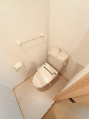 ドリーム　カミングⅠのトイレ|落ち着いた色調のトイレです
