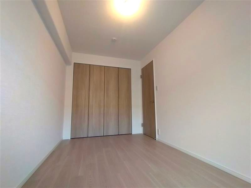 ユニライフ宇治C棟の洋室|落ち着いた色調の洋室です