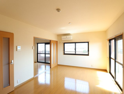 【居間・リビング】 | サン・ジュリアン | 別部屋写真