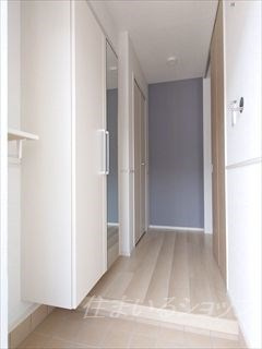 Ｐｌａｃｅｄ　Ⅱの玄関|ミラー付き大型シューズボックス