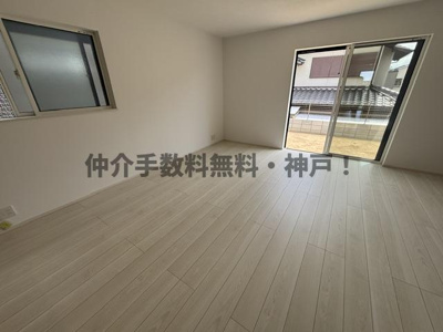 【居間・リビング】 | 神戸市垂水区本多聞6丁目　新築戸建1号棟　仲介手数料無料！ | ゆったりとした居間です