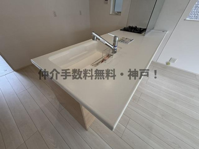 【キッチン】 | 神戸市垂水区本多聞6丁目　新築戸建1号棟　仲介手数料無料！ | きれいなキッチンです