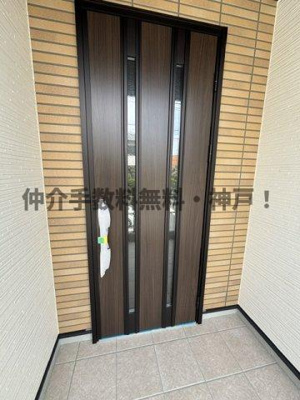 【玄関】 | 神戸市垂水区本多聞6丁目　新築戸建1号棟　仲介手数料無料！ | シンプルで使いやすい玄関です
