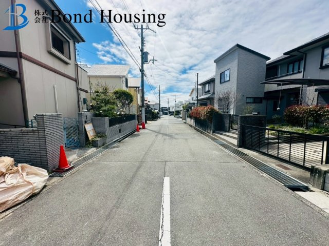 南向きバルコニー・周辺環境充実　神陵台　全2棟　2号棟の前面道路含む現地写真