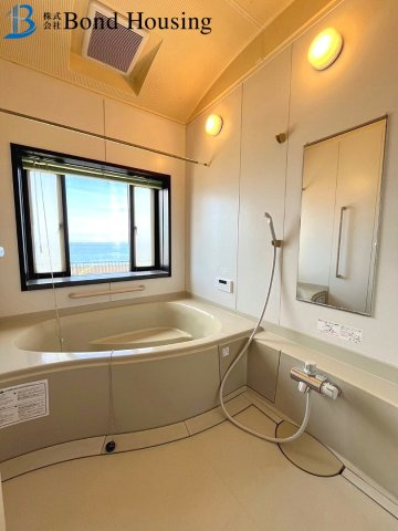 物件より海一望　大久保町江井島　中古戸建の浴室